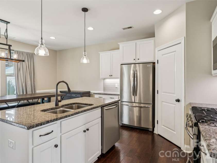 6309 Kennard Drive, Charlotte, NC 28216.  MLS# CAR4364364, YatesRealty ID 10310. 