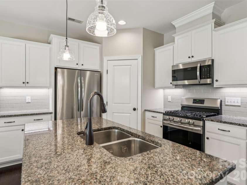 6309 Kennard Drive, Charlotte, NC 28216.  MLS# CAR4364364, YatesRealty ID 10310. 