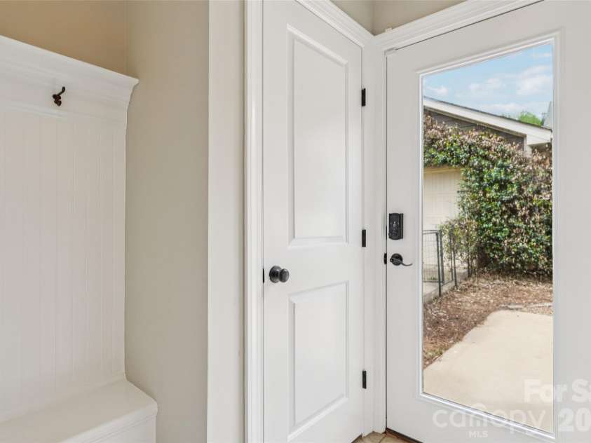 6309 Kennard Drive, Charlotte, NC 28216.  MLS# CAR4364364, YatesRealty ID 10310. 