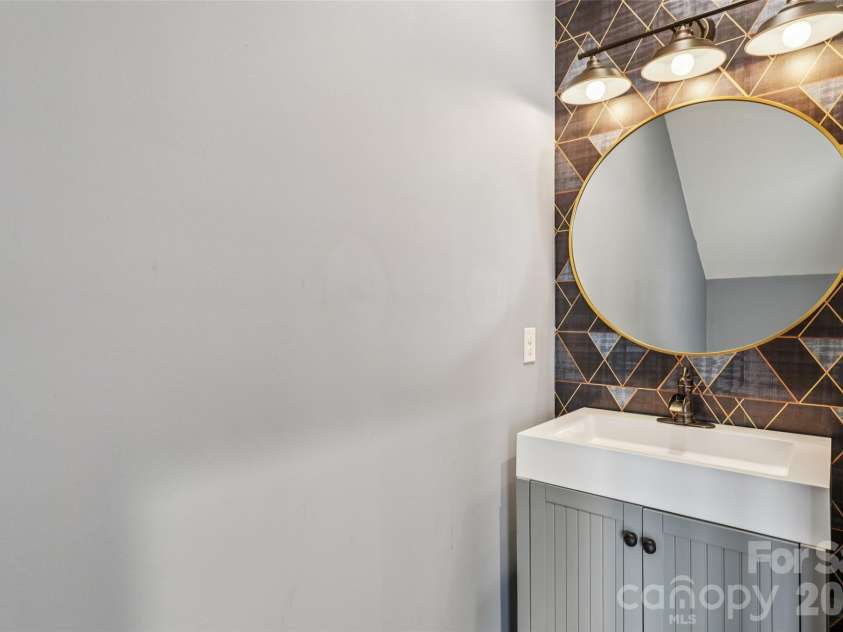 6309 Kennard Drive, Charlotte, NC 28216.  MLS# CAR4364364, YatesRealty ID 10310. 