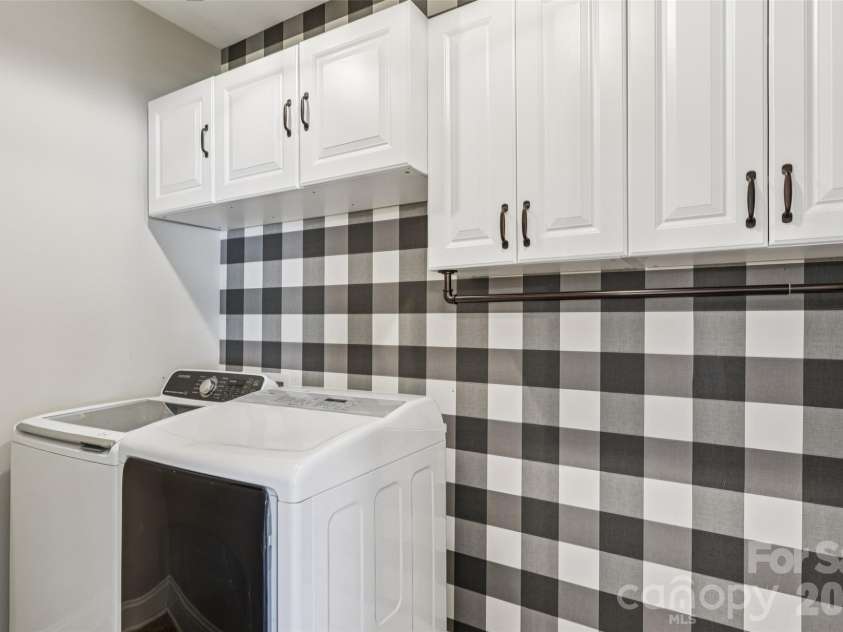 6309 Kennard Drive, Charlotte, NC 28216.  MLS# CAR4364364, YatesRealty ID 10310. 