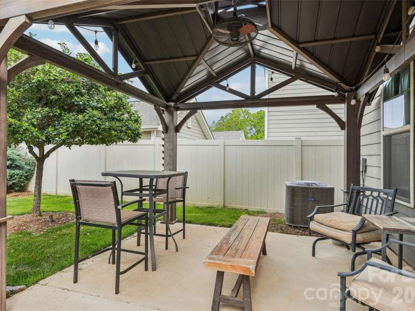 6309 Kennard Drive, Charlotte, NC 28216.  MLS# CAR4364364, YatesRealty ID 10310. 