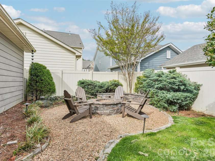 6309 Kennard Drive, Charlotte, NC 28216.  MLS# CAR4364364, YatesRealty ID 10310. 
