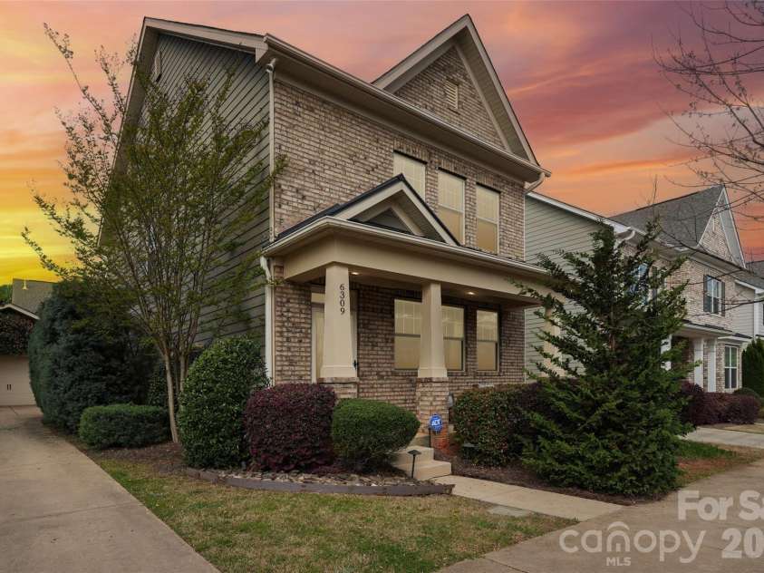 6309 Kennard Drive, Charlotte, NC 28216.  MLS# CAR4364364, YatesRealty ID 10310. 