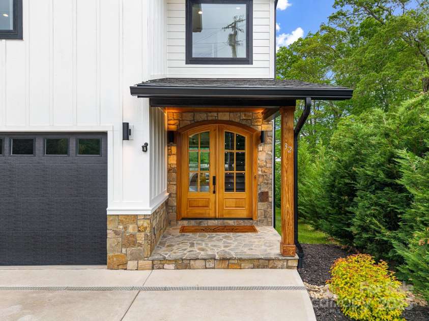 32 Taylor Mountain Road, Candler, NC 28715.  MLS# CAR4253791, YatesRealty ID 10311. 