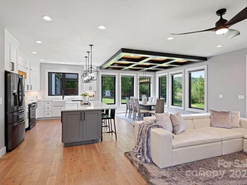 32 Taylor Mountain Road, Candler, NC 28715.  MLS# CAR4253791, YatesRealty ID 10311. 