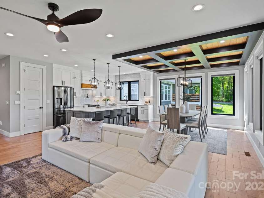 32 Taylor Mountain Road, Candler, NC 28715.  MLS# CAR4253791, YatesRealty ID 10311. 