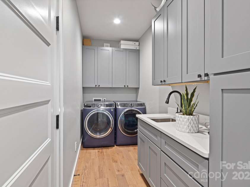 32 Taylor Mountain Road, Candler, NC 28715.  MLS# CAR4253791, YatesRealty ID 10311. 