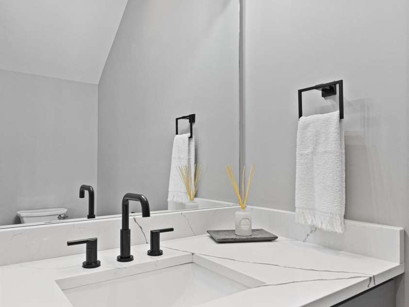 32 Taylor Mountain Road, Candler, NC 28715.  MLS# CAR4253791, YatesRealty ID 10311. 