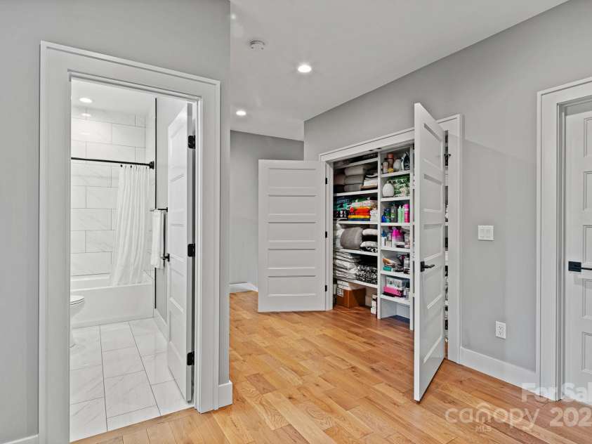 32 Taylor Mountain Road, Candler, NC 28715.  MLS# CAR4253791, YatesRealty ID 10311. 