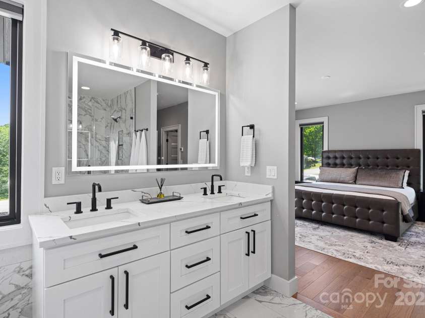 32 Taylor Mountain Road, Candler, NC 28715.  MLS# CAR4253791, YatesRealty ID 10311. 