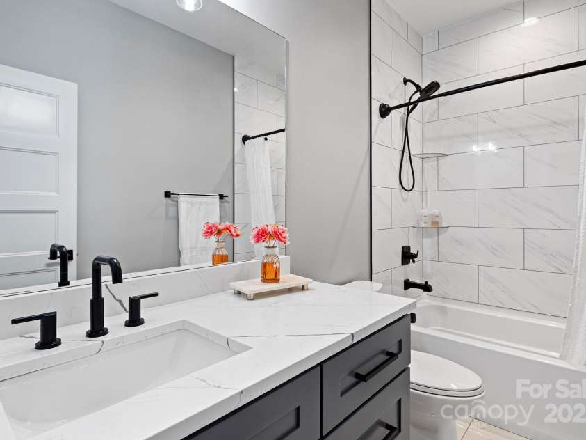 32 Taylor Mountain Road, Candler, NC 28715.  MLS# CAR4253791, YatesRealty ID 10311. 