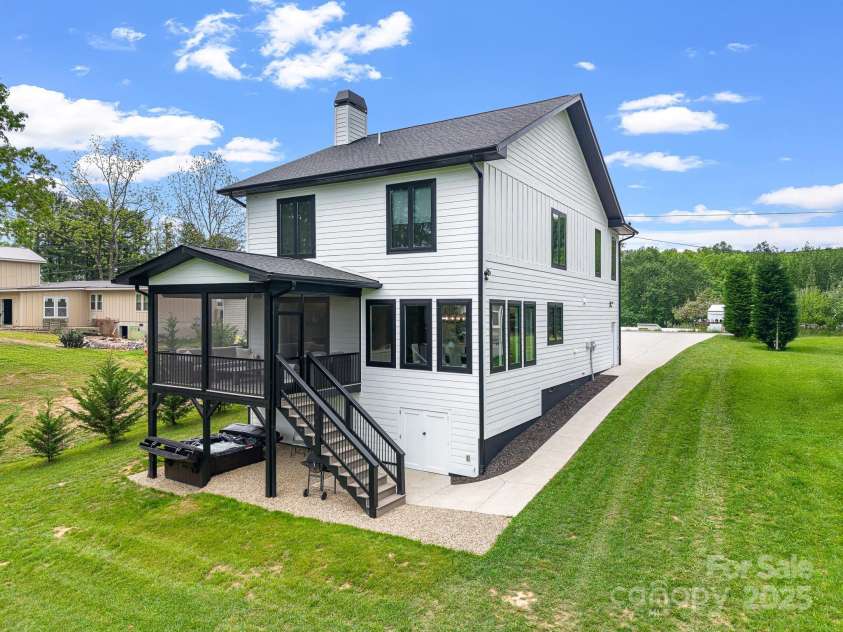 32 Taylor Mountain Road, Candler, NC 28715.  MLS# CAR4253791, YatesRealty ID 10311. 