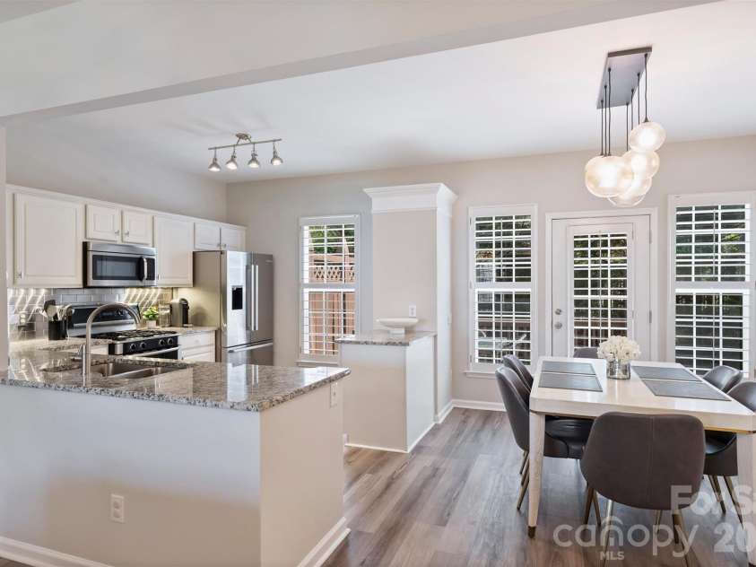 5423 Dockery Drive, Charlotte, NC 28209.  MLS# CAR4352365, YatesRealty ID 10312. 