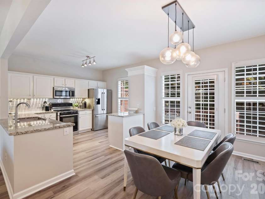 5423 Dockery Drive, Charlotte, NC 28209.  MLS# CAR4352365, YatesRealty ID 10312. 