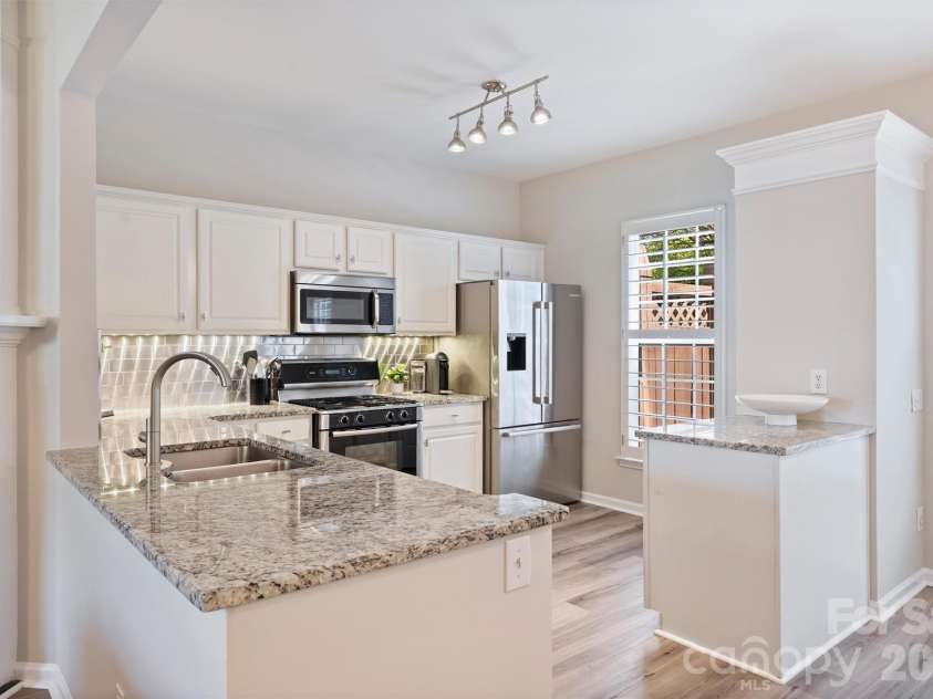 5423 Dockery Drive, Charlotte, NC 28209.  MLS# CAR4352365, YatesRealty ID 10312. 