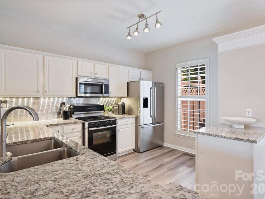 5423 Dockery Drive, Charlotte, NC 28209.  MLS# CAR4352365, YatesRealty ID 10312. 