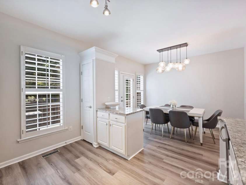 5423 Dockery Drive, Charlotte, NC 28209.  MLS# CAR4352365, YatesRealty ID 10312. 