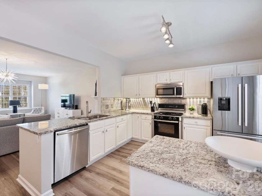 5423 Dockery Drive, Charlotte, NC 28209.  MLS# CAR4352365, YatesRealty ID 10312. 