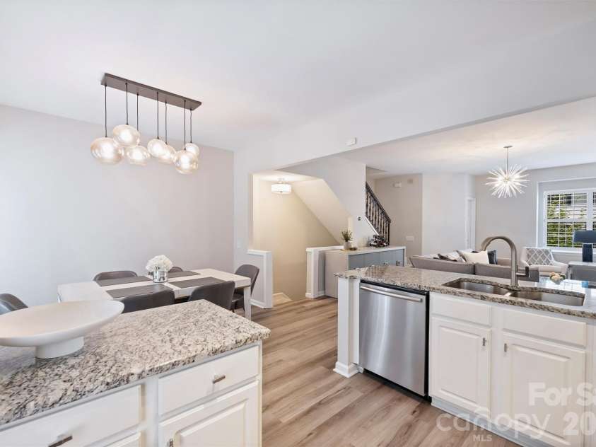 5423 Dockery Drive, Charlotte, NC 28209.  MLS# CAR4352365, YatesRealty ID 10312. 
