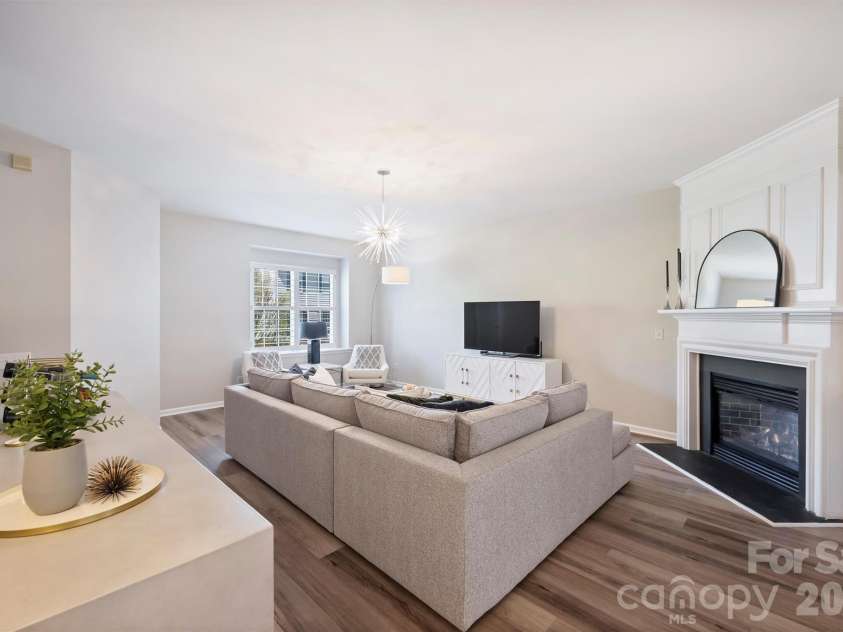5423 Dockery Drive, Charlotte, NC 28209.  MLS# CAR4352365, YatesRealty ID 10312. 