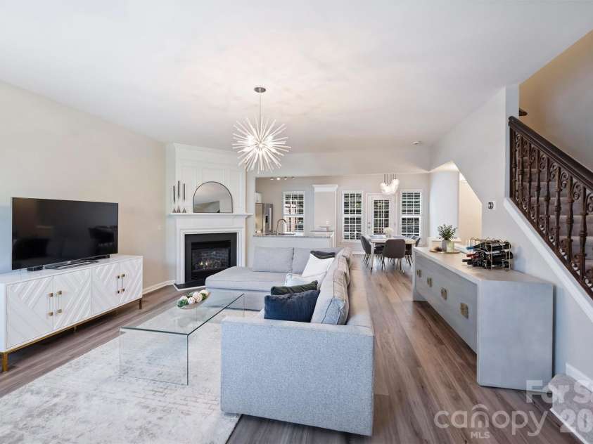 5423 Dockery Drive, Charlotte, NC 28209.  MLS# CAR4352365, YatesRealty ID 10312. 