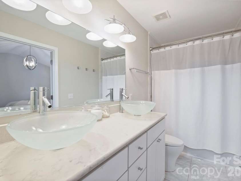 5423 Dockery Drive, Charlotte, NC 28209.  MLS# CAR4352365, YatesRealty ID 10312. 