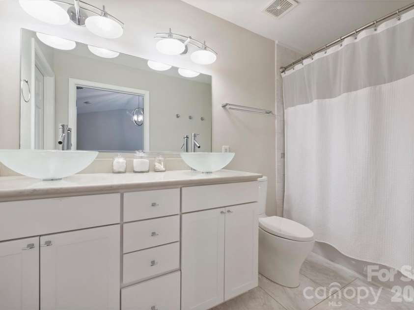 5423 Dockery Drive, Charlotte, NC 28209.  MLS# CAR4352365, YatesRealty ID 10312. 