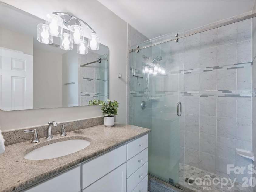5423 Dockery Drive, Charlotte, NC 28209.  MLS# CAR4352365, YatesRealty ID 10312. 