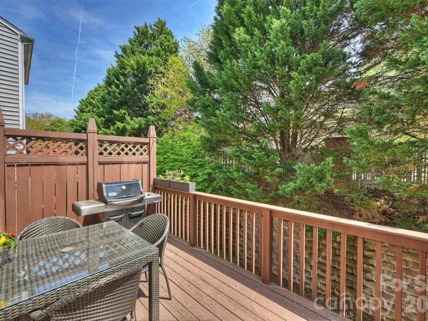 5423 Dockery Drive, Charlotte, NC 28209.  MLS# CAR4352365, YatesRealty ID 10312. 