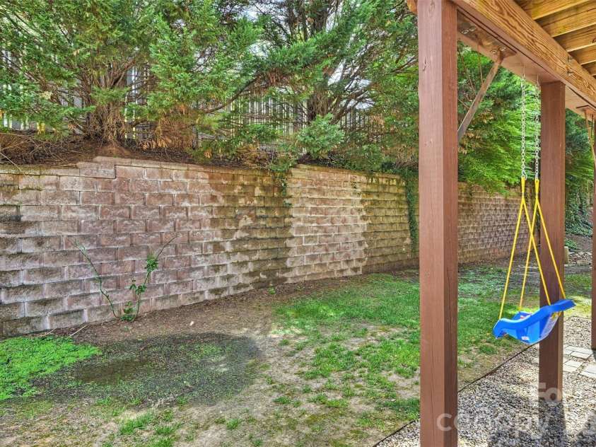 5423 Dockery Drive, Charlotte, NC 28209.  MLS# CAR4352365, YatesRealty ID 10312. 