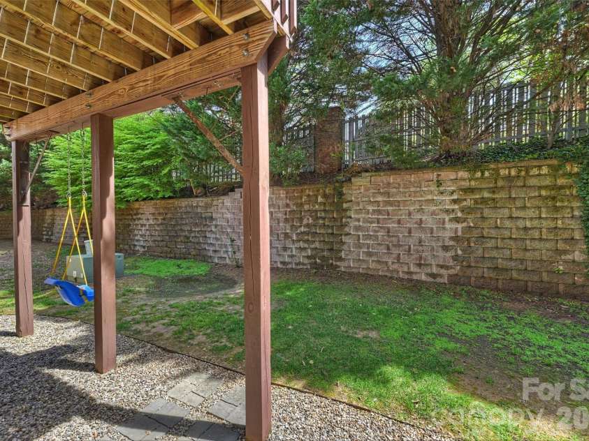 5423 Dockery Drive, Charlotte, NC 28209.  MLS# CAR4352365, YatesRealty ID 10312. 