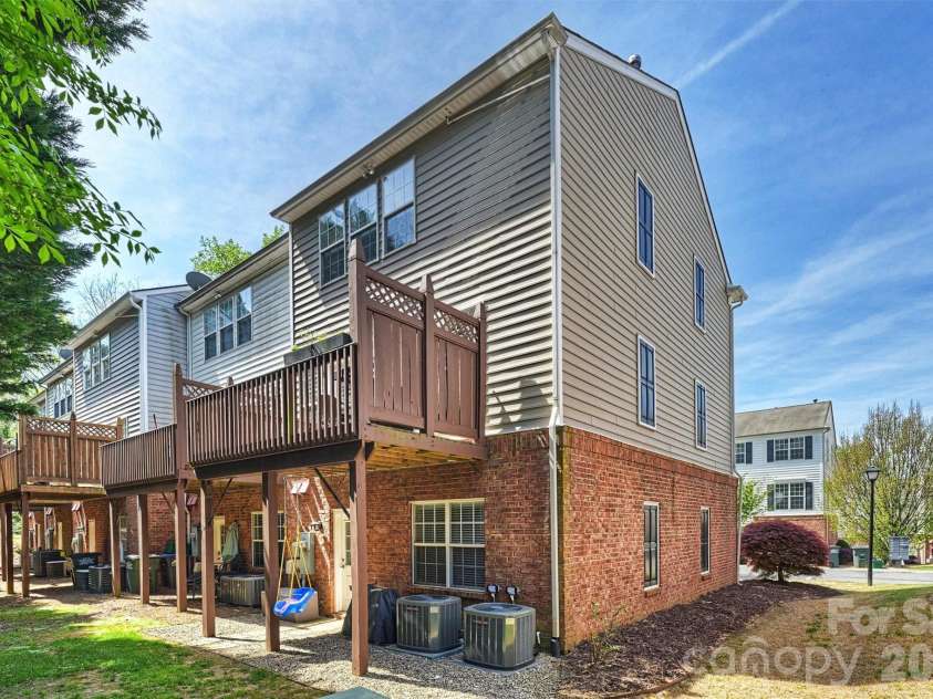 5423 Dockery Drive, Charlotte, NC 28209.  MLS# CAR4352365, YatesRealty ID 10312. 