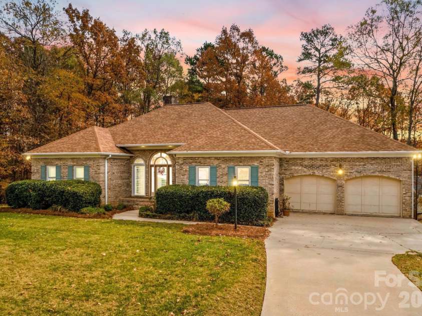 411 Wildwood Drive, Salisbury, NC 28146.  MLS# CAR4345684, YatesRealty ID 10313. 