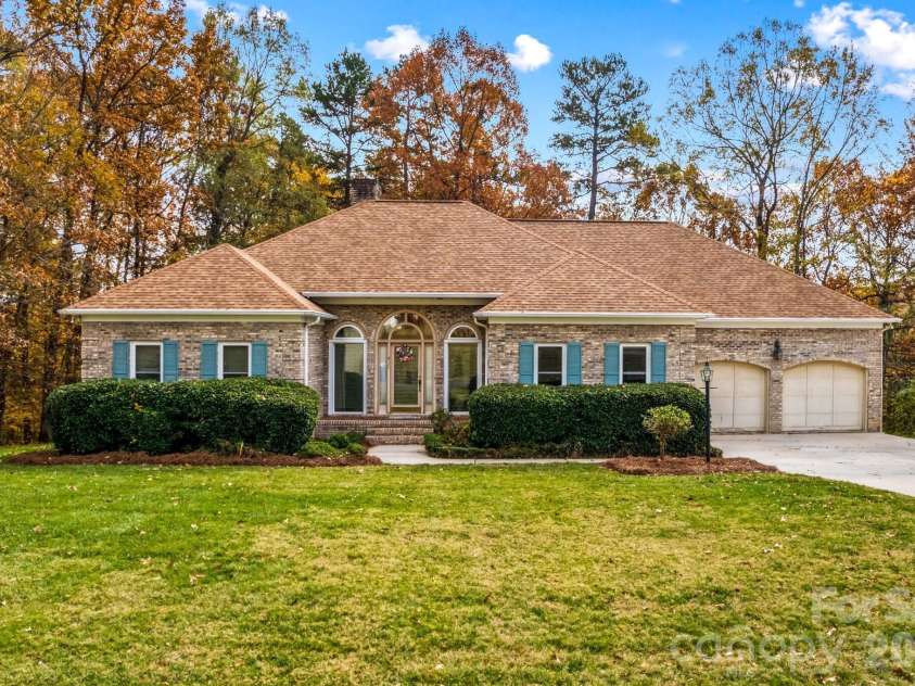 411 Wildwood Drive, Salisbury, NC 28146.  MLS# CAR4345684, YatesRealty ID 10313. 