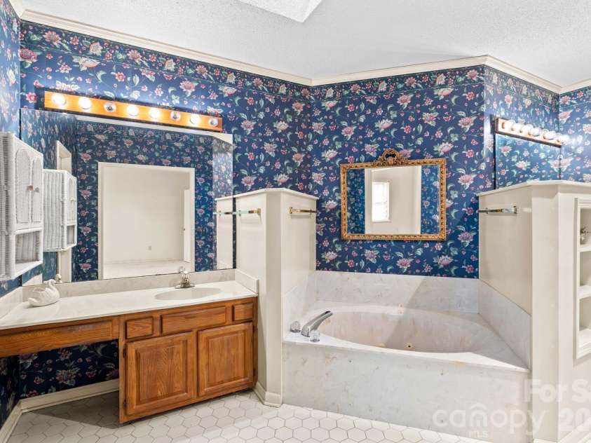 411 Wildwood Drive, Salisbury, NC 28146.  MLS# CAR4345684, YatesRealty ID 10313. 