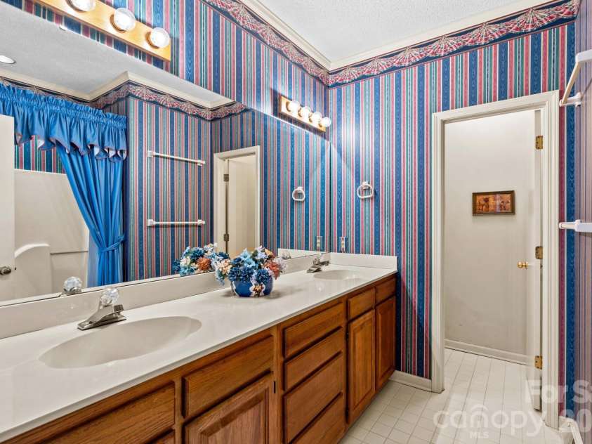 411 Wildwood Drive, Salisbury, NC 28146.  MLS# CAR4345684, YatesRealty ID 10313. 
