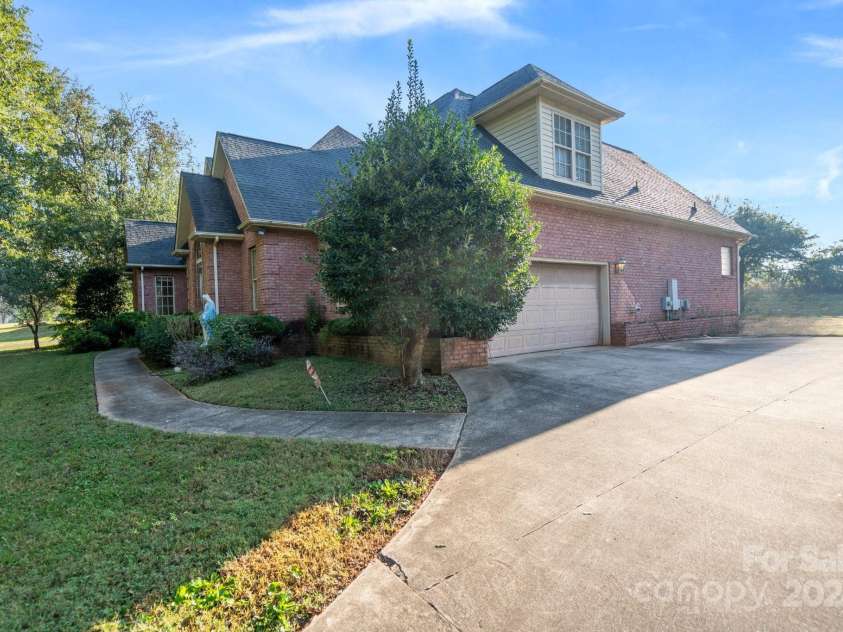 108 Cottonwood Drive, Mount Holly, NC 28120.  MLS# CAR4188958, YatesRealty ID 10314. 