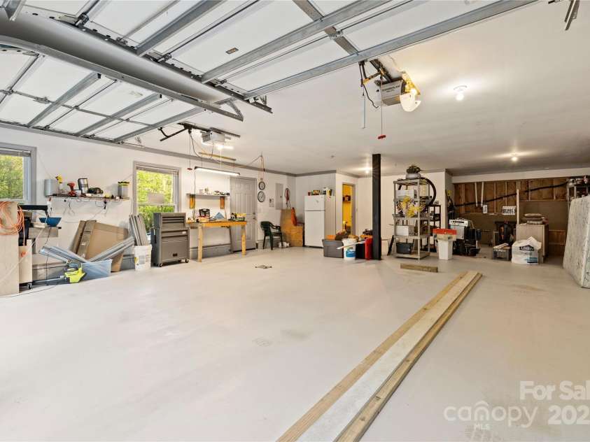 380 Hamrick Road, Gastonia, NC 28056.  MLS# CAR4243631, YatesRealty ID 10316. Basement/Garage