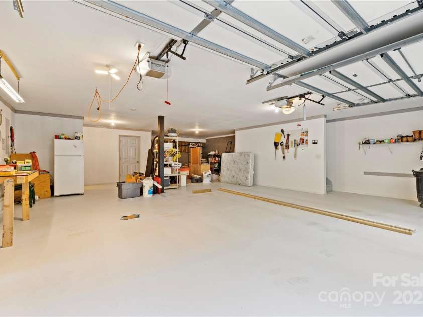 380 Hamrick Road, Gastonia, NC 28056.  MLS# CAR4243631, YatesRealty ID 10316. Basement/Garage