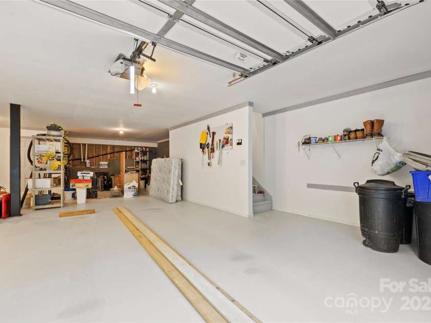 380 Hamrick Road, Gastonia, NC 28056.  MLS# CAR4243631, YatesRealty ID 10316. Basement/Garage
