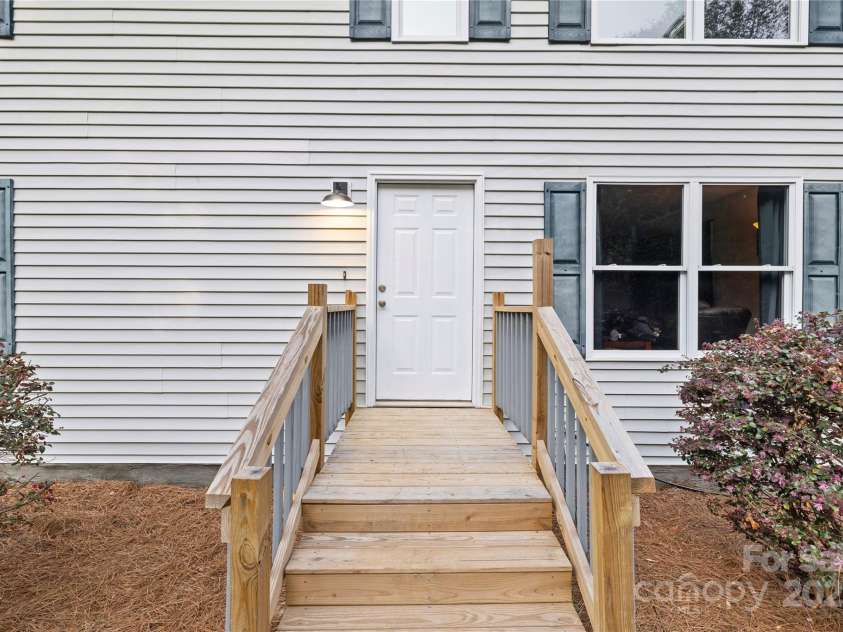 380 Hamrick Road, Gastonia, NC 28056.  MLS# CAR4243631, YatesRealty ID 10316. Entry