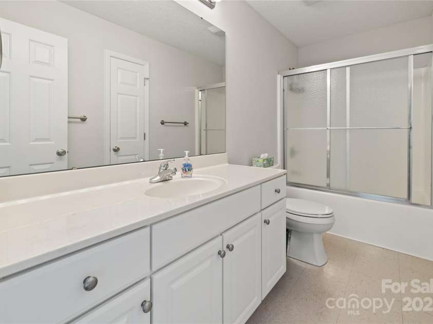 380 Hamrick Road, Gastonia, NC 28056.  MLS# CAR4243631, YatesRealty ID 10316. Full bath up