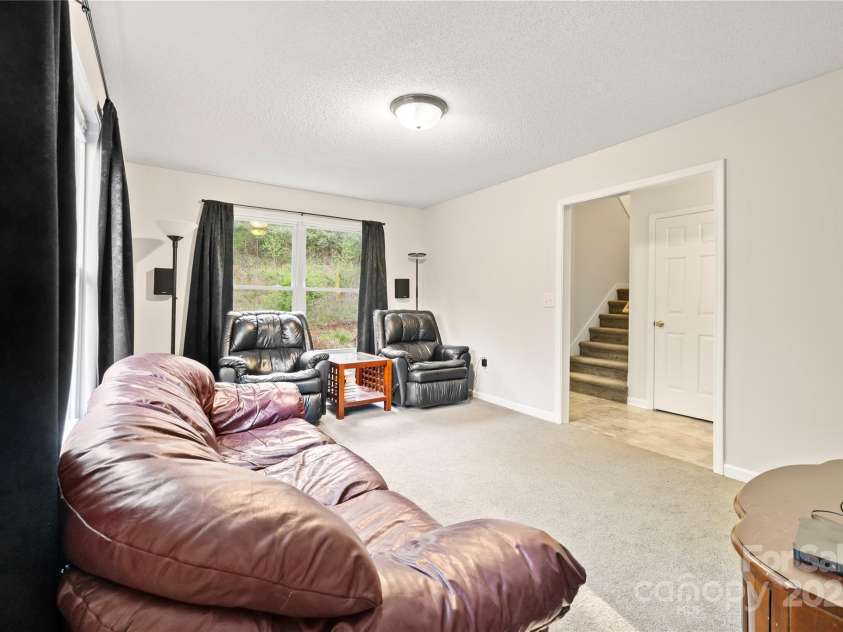 380 Hamrick Road, Gastonia, NC 28056.  MLS# CAR4243631, YatesRealty ID 10316. Livingroom