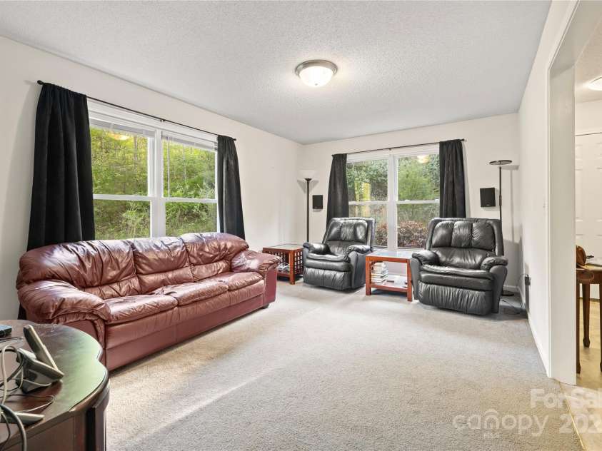380 Hamrick Road, Gastonia, NC 28056.  MLS# CAR4243631, YatesRealty ID 10316. Livingroom