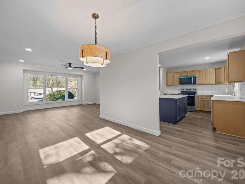 5324 Cheval Place, Charlotte, NC 28205.  MLS# CAR4326917, YatesRealty ID 10317. 