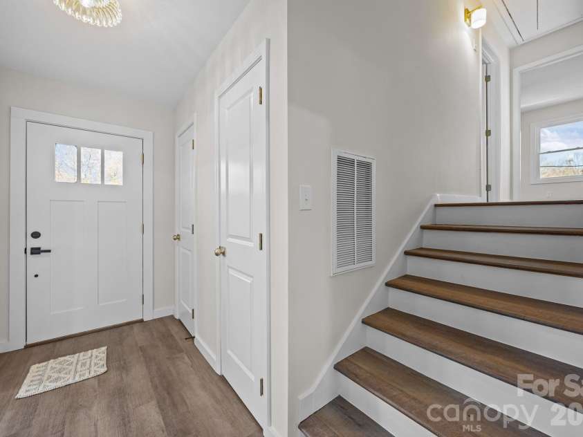 5324 Cheval Place, Charlotte, NC 28205.  MLS# CAR4326917, YatesRealty ID 10317. 
