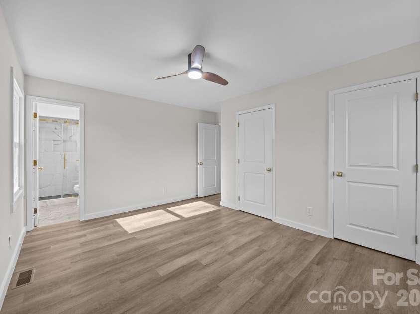 5324 Cheval Place, Charlotte, NC 28205.  MLS# CAR4326917, YatesRealty ID 10317. 