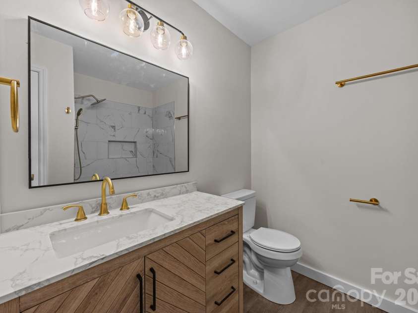 5324 Cheval Place, Charlotte, NC 28205.  MLS# CAR4326917, YatesRealty ID 10317. 