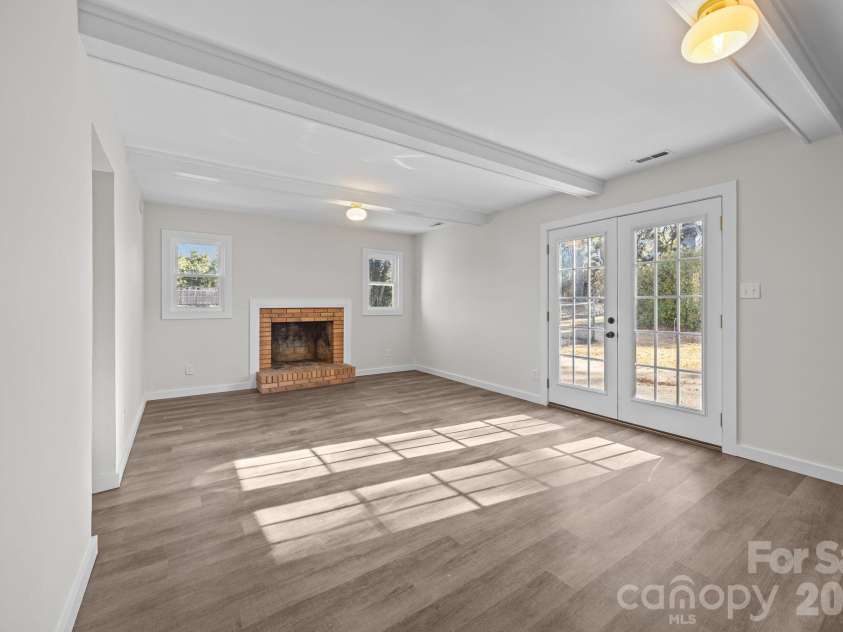 5324 Cheval Place, Charlotte, NC 28205.  MLS# CAR4326917, YatesRealty ID 10317. 